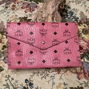 MCM GWP VIP Envelope Clutch Pink w/unbranded Chain Brand New
